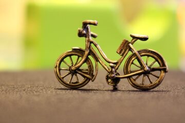 bicis y triciclos de madera